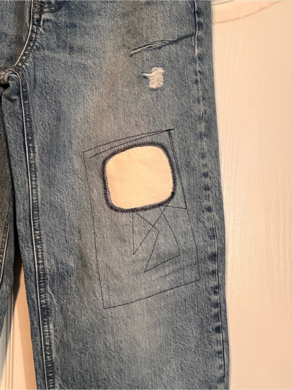 NWT Universal Thread 90s Baggy Jeans Patched Distressed Mid Rise Size 4R - Picture 6 of 15